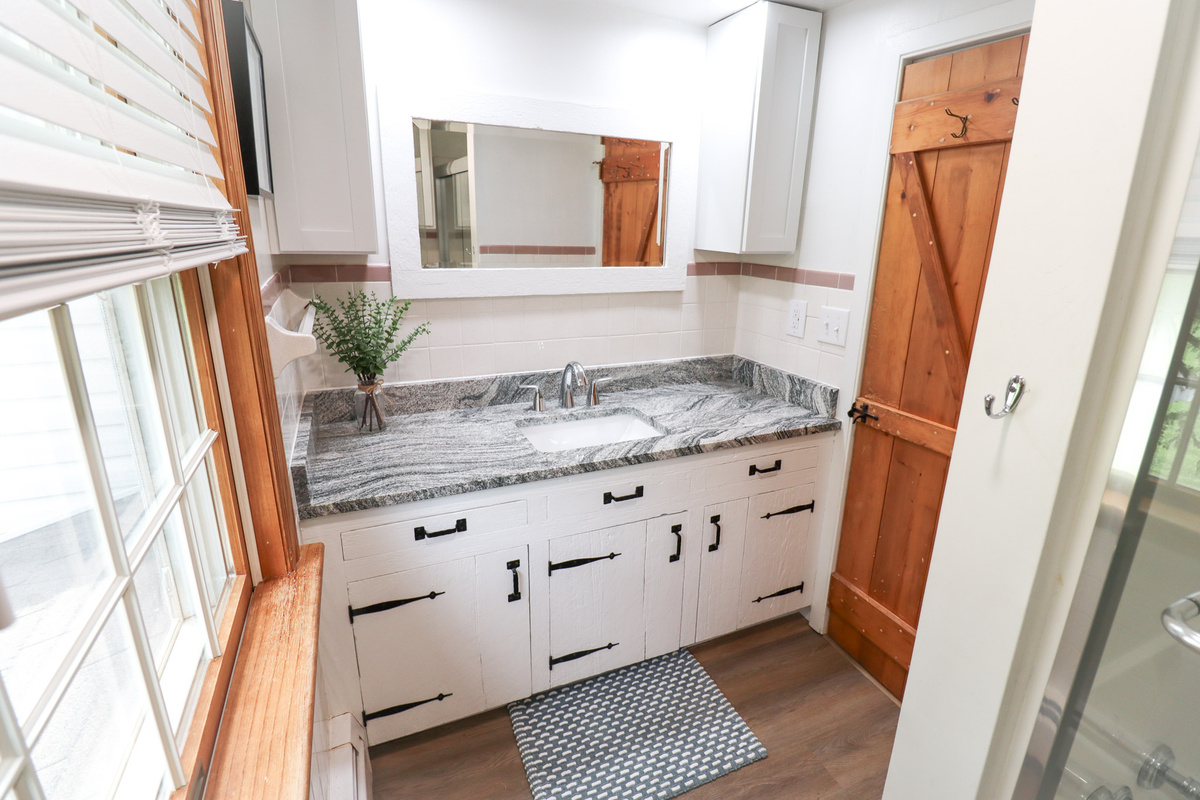 Spacious full bathroom serving all upstairs bedrooms