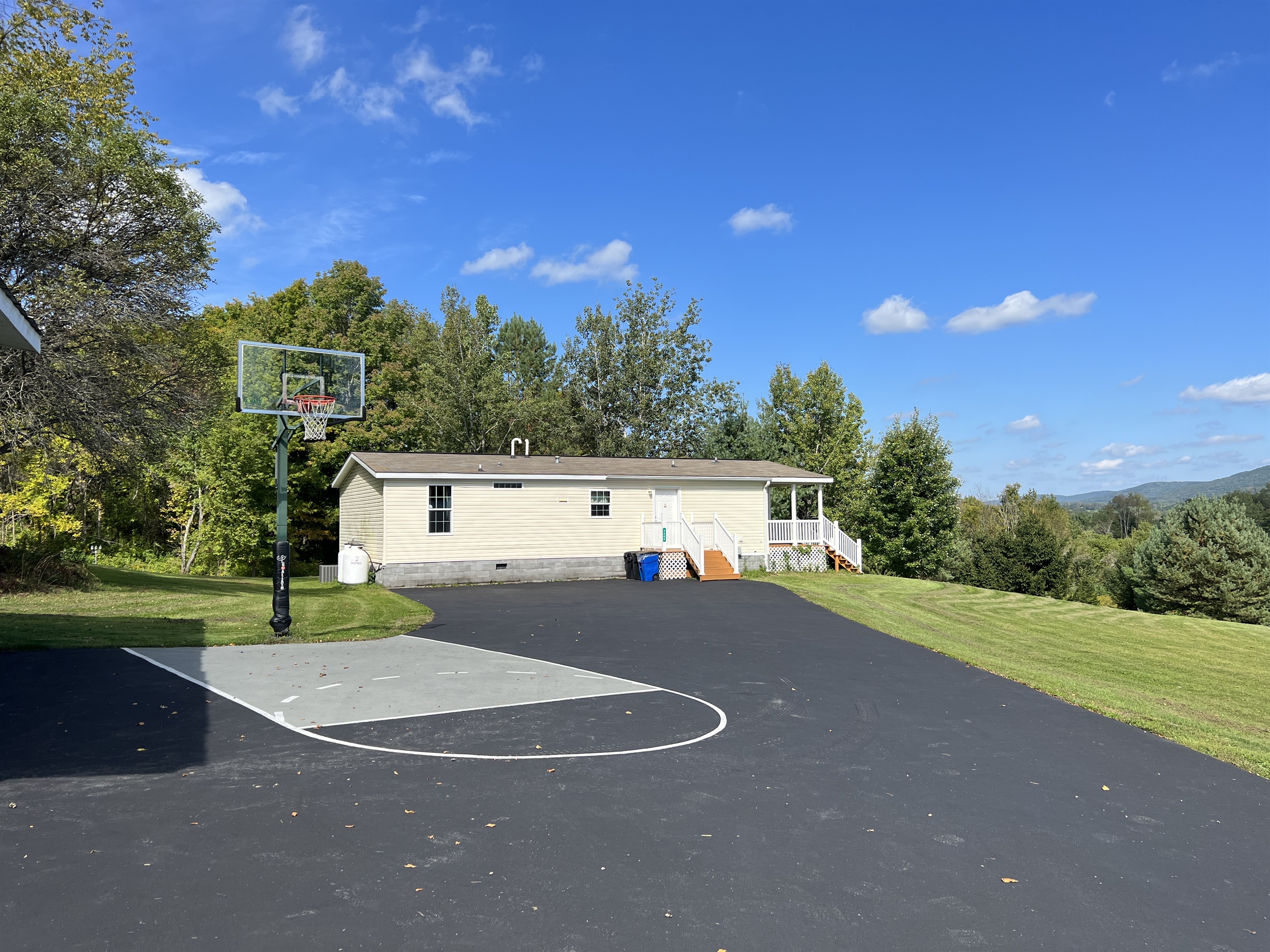 Basketball hoop