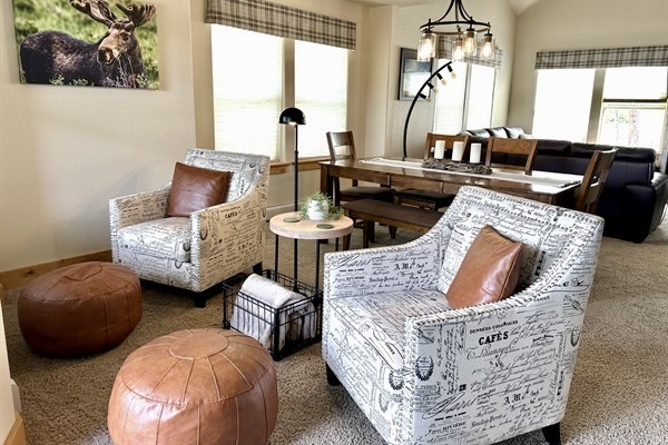 Seating area to take in the mountain views, perfect for morning coffee or an afternoon hot cocoa.