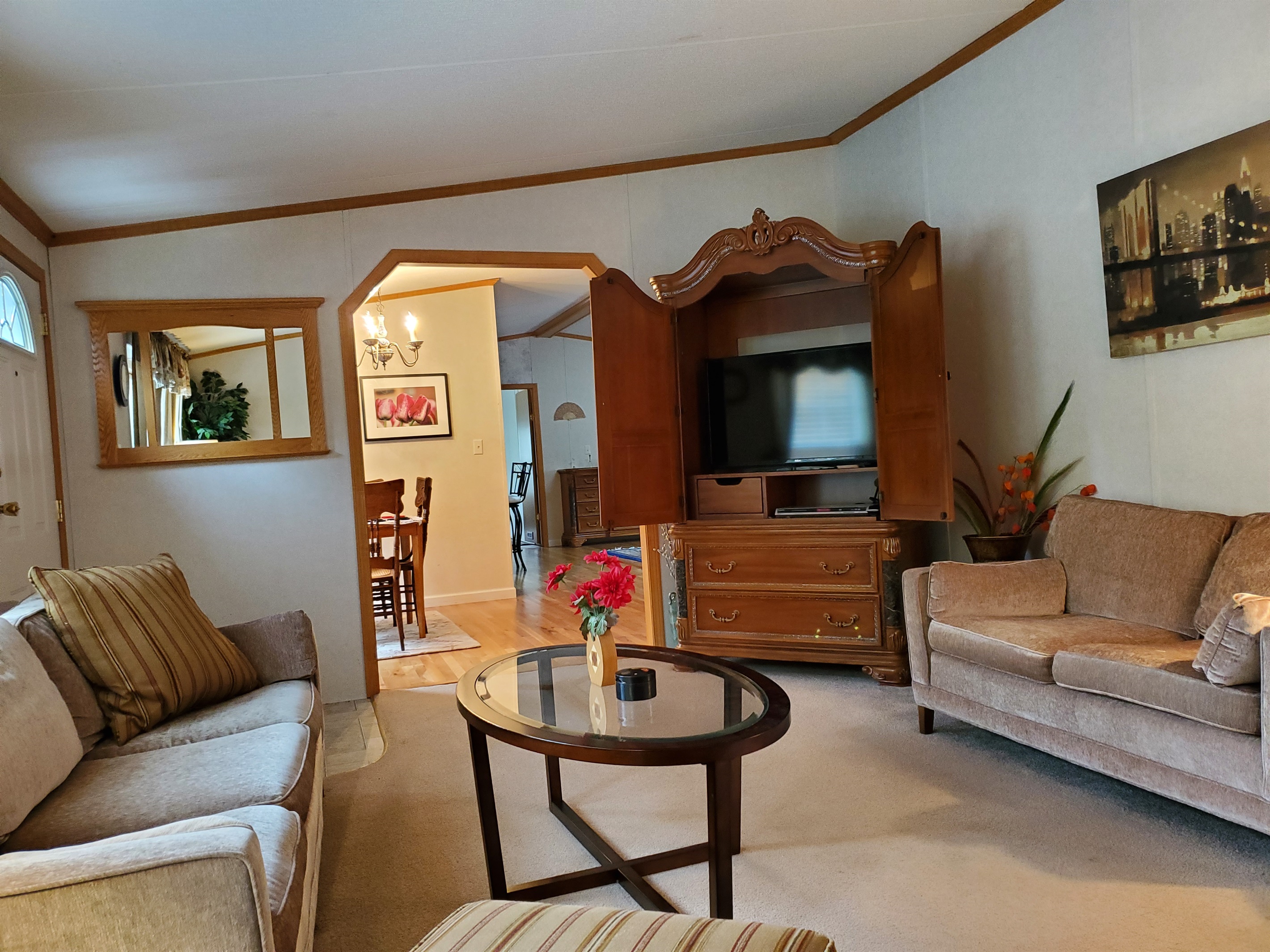 Flow from living area to dining / kitchen area