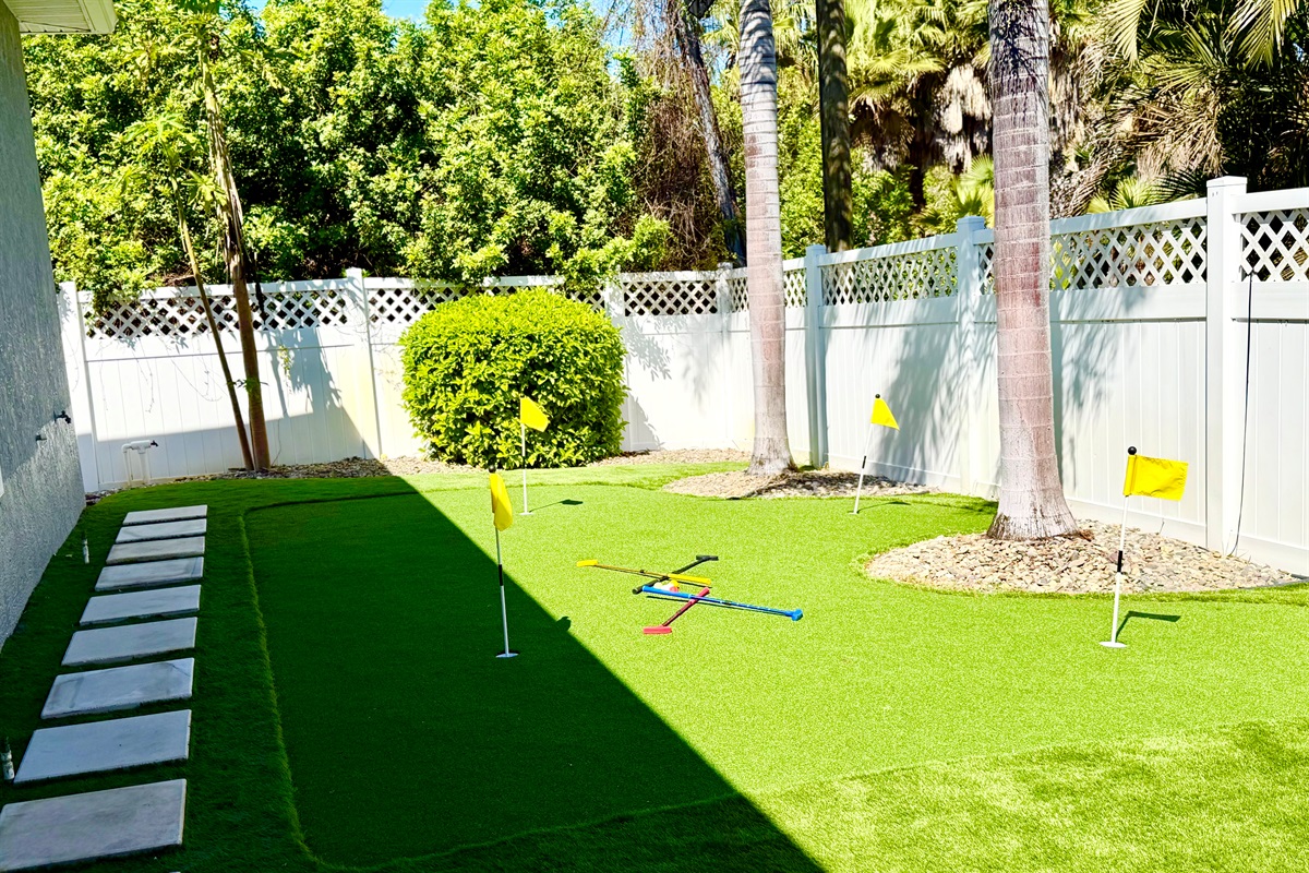 Gather around with your family and friends, and enjoy a friendly game at Bonjour AMI's newly added putt-putt course. 