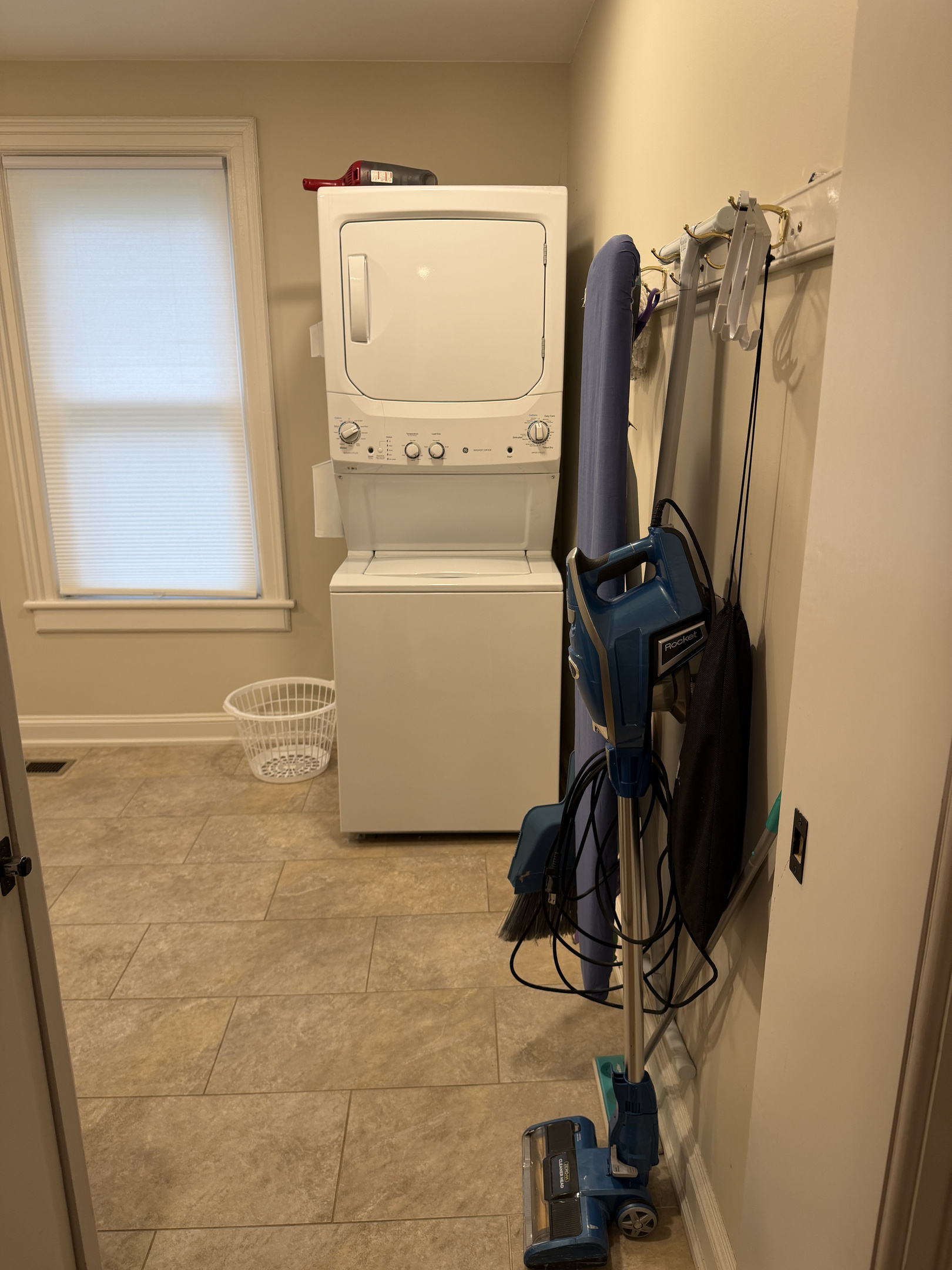 Washer/dryer in 1st floor bathroom