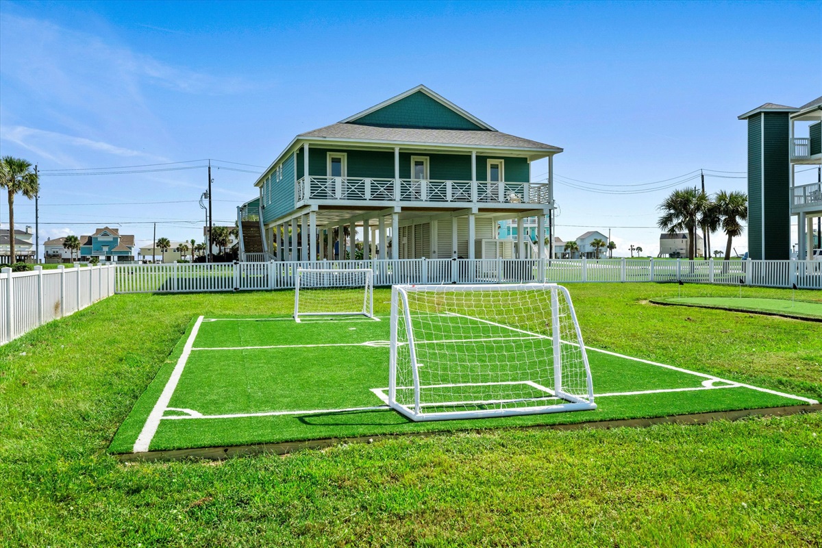 d0daa46fc1ab42c28ed6c283c7b80030 Large | Beachhouse | Texas | TX | Vacation Homes | Galveston | Crystal Beach | Kokomo | Breezy Days | Beachfront Elegance | Sunrise Serenity | Southern Sands Property Management, LLC
