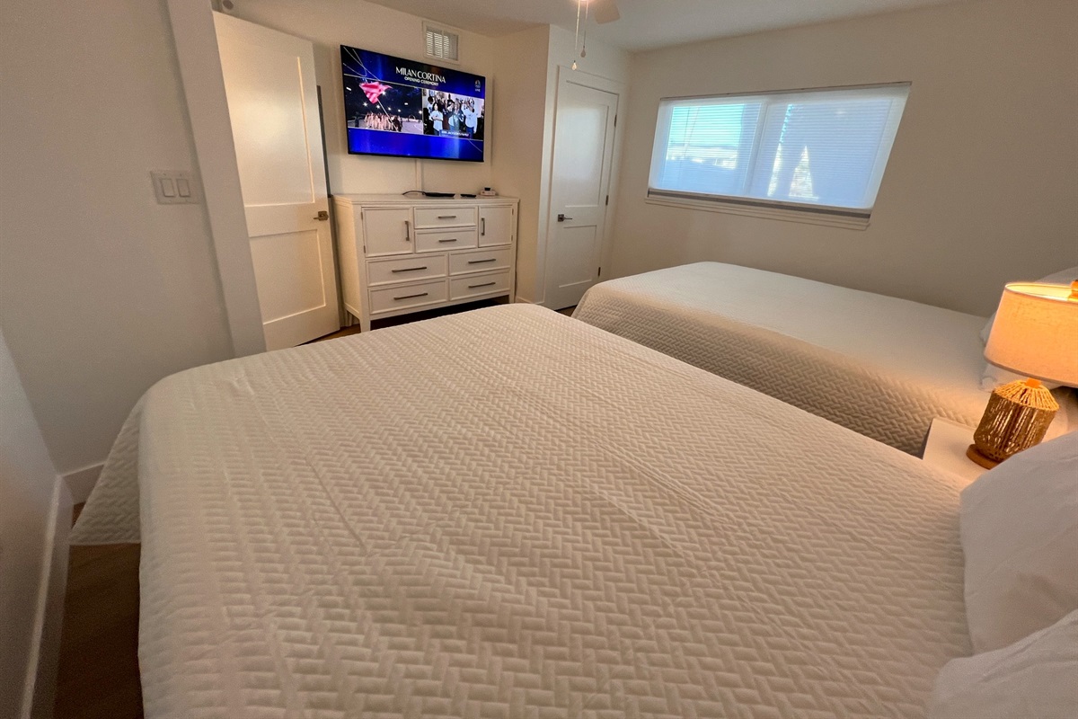 Guest bedroom 2 queen beds & view of boat docks 