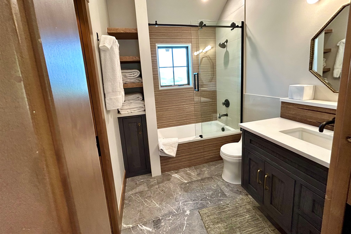 3rd Floor Jack and Jill Bathroom for Cali Room and /Bunks with Shower Tub