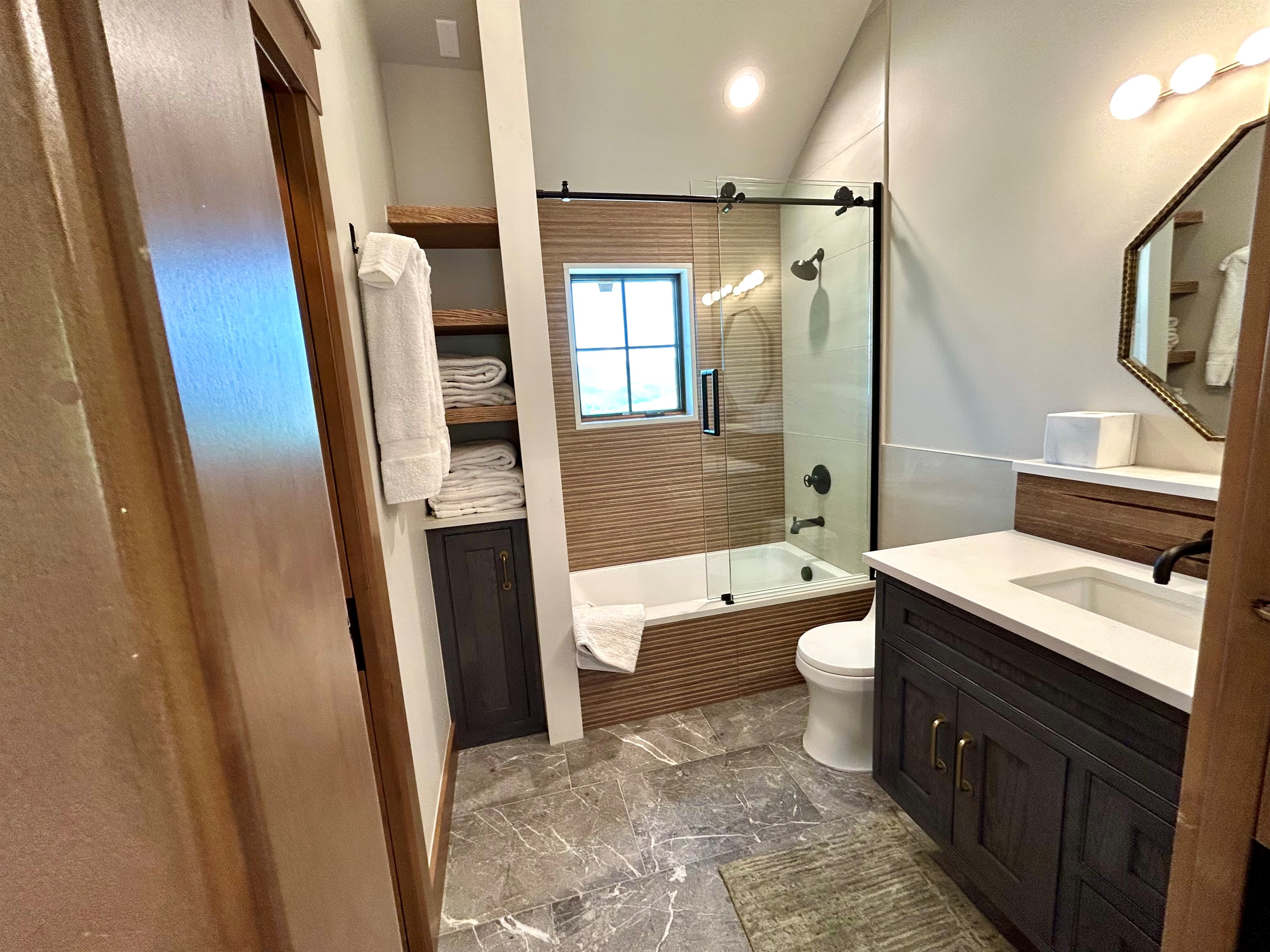 3rd Floor Jack and Jill Bathroom for Cali Room and /Bunks with Shower Tub