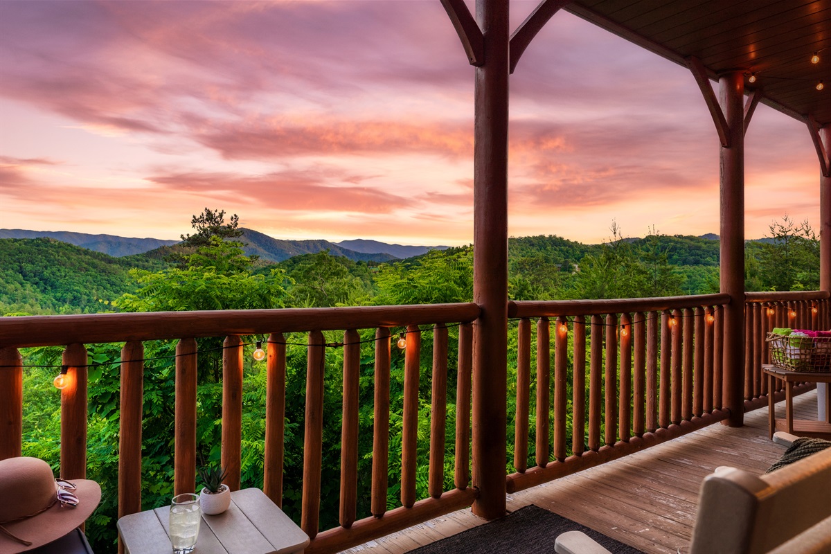 Relaxation with a view! Embracing the serenity of mountain vistas from our cozy porch seating.