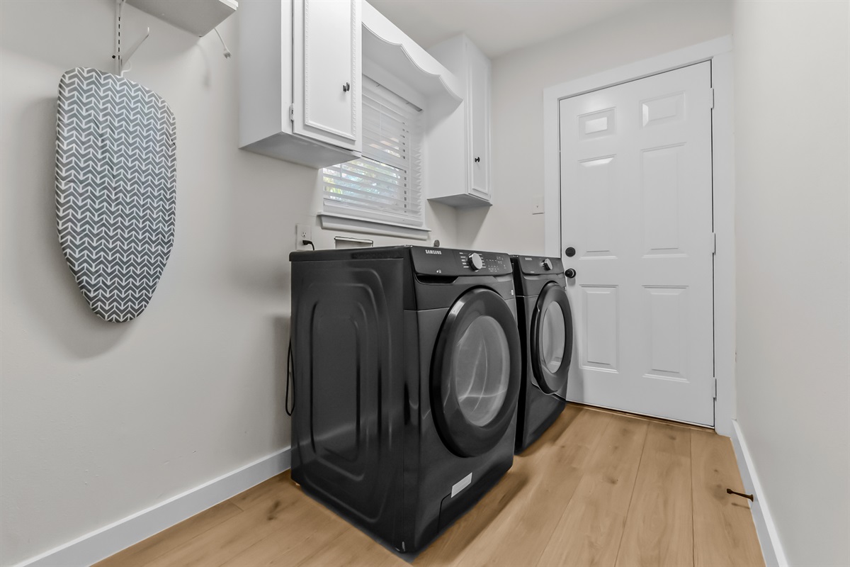 🧺 Laundry Room  In home washer and dryer with detergent provided. Perfect for longer stays and family travel.
