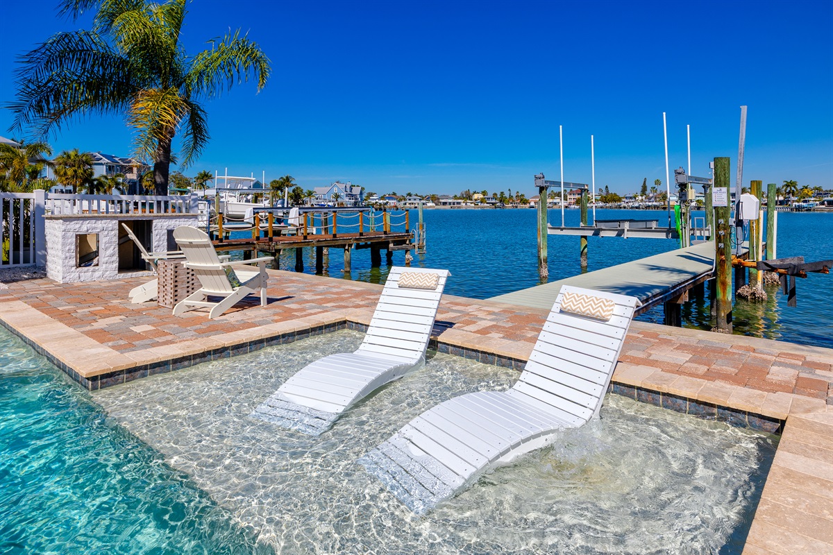 Pool loungers 