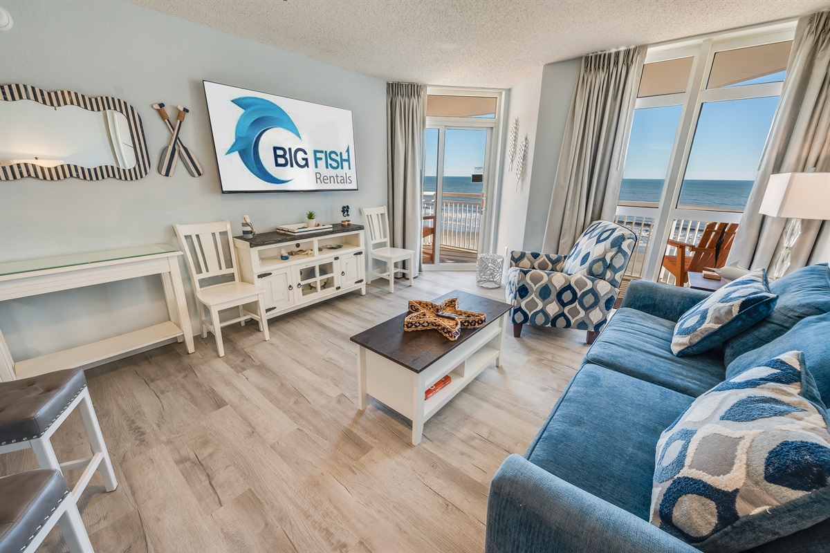 Amazing Living Room with Stunning Views🌊☀️