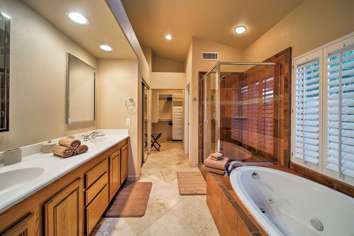 Full Bathroom | Linens/Towels Provided