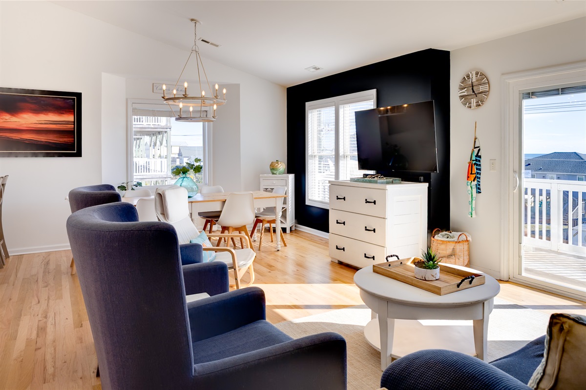 Adventure meets comfort here! Gather, recharge, and plan your next coastal escape with smart TV, spacious dining, and easy access to the balcony