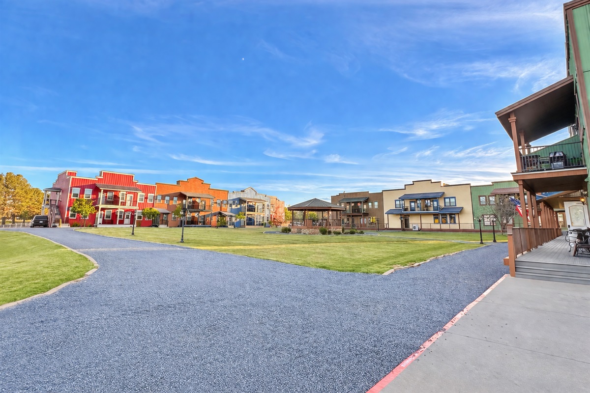 Take a leisurely stroll around the bison town grounds while you enjoy the fresh mountain air. Grab a cup of coffee in the morning, a tasty lunch in the afternoon or a cold beer at the tap room in the evening. All within the convenience of the grounds!