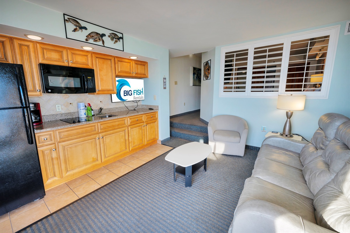 Living Room with Stunning Views🌊☀️