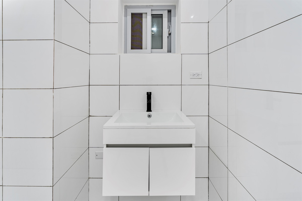 Half bath/powder room sink