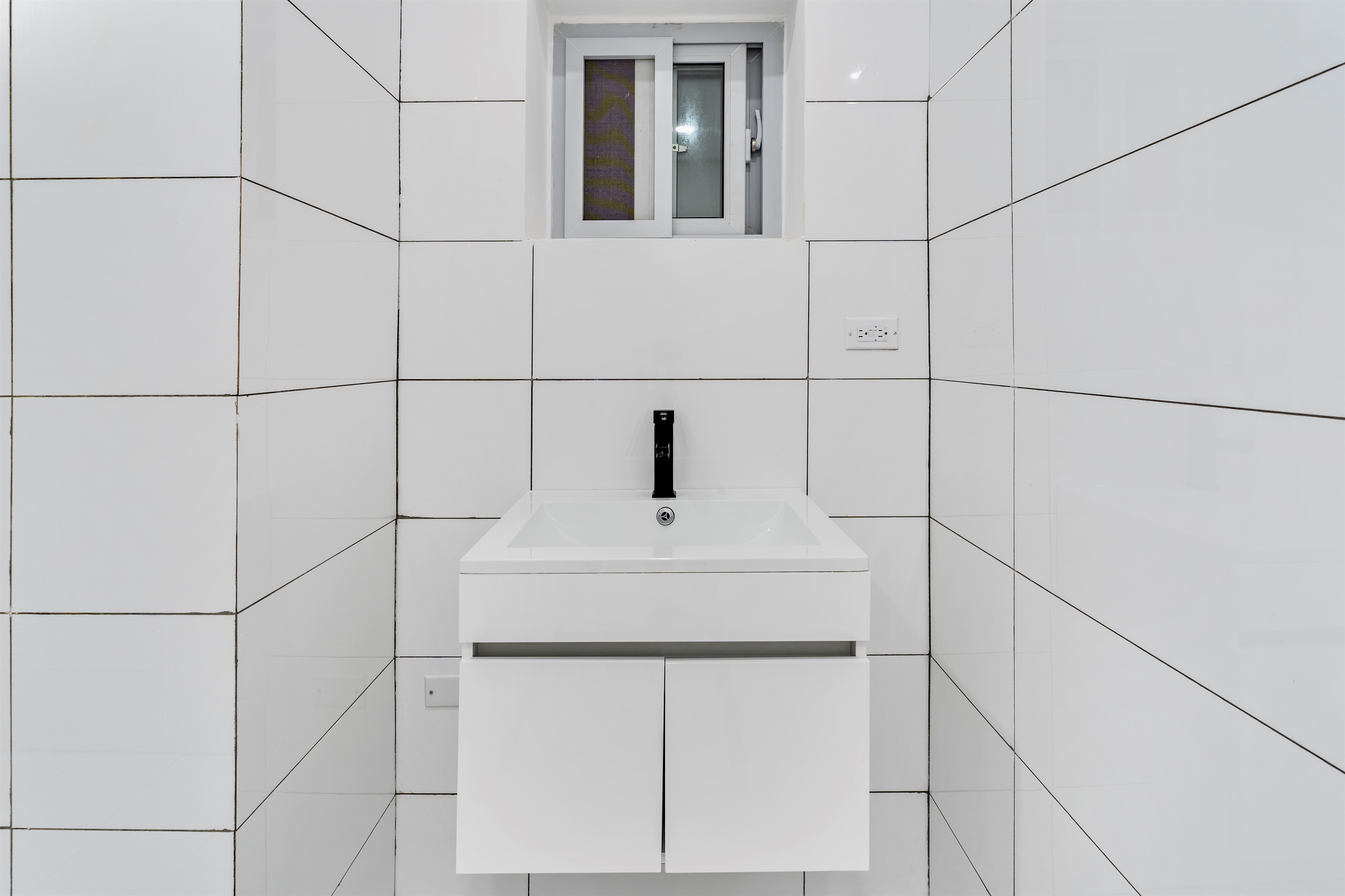 Half bath/powder room sink