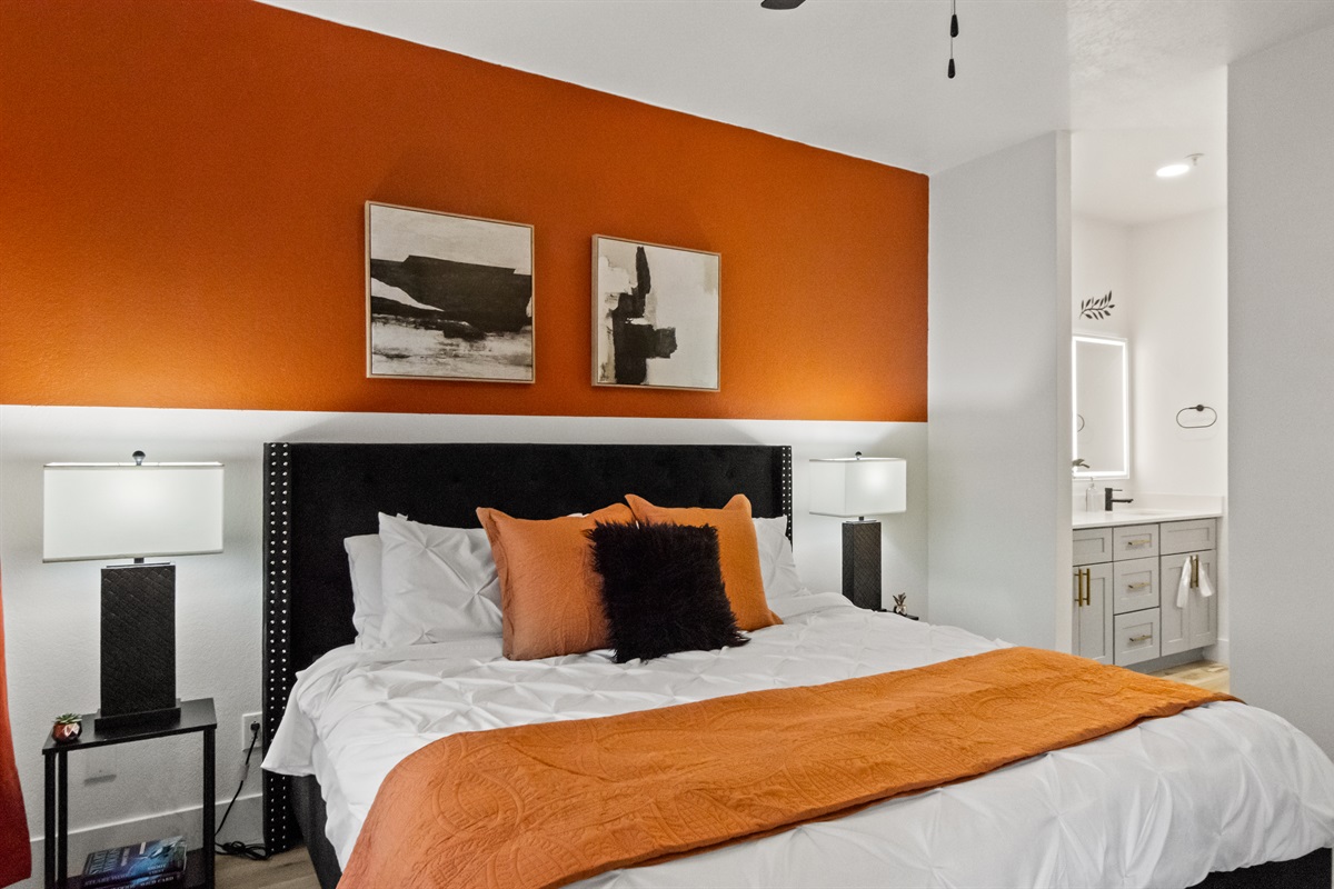 Enjoy hotel-quality comfort in this spacious bedroom featuring a cozy bed, soft bedding, and a relaxing atmosphere perfect for unwinding after a day of exploring.