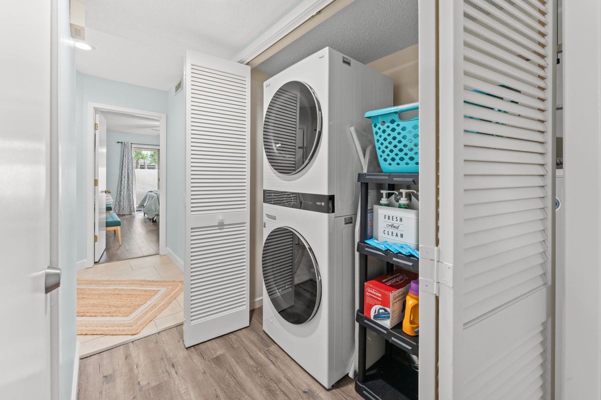 Full size stackable washer/dryer