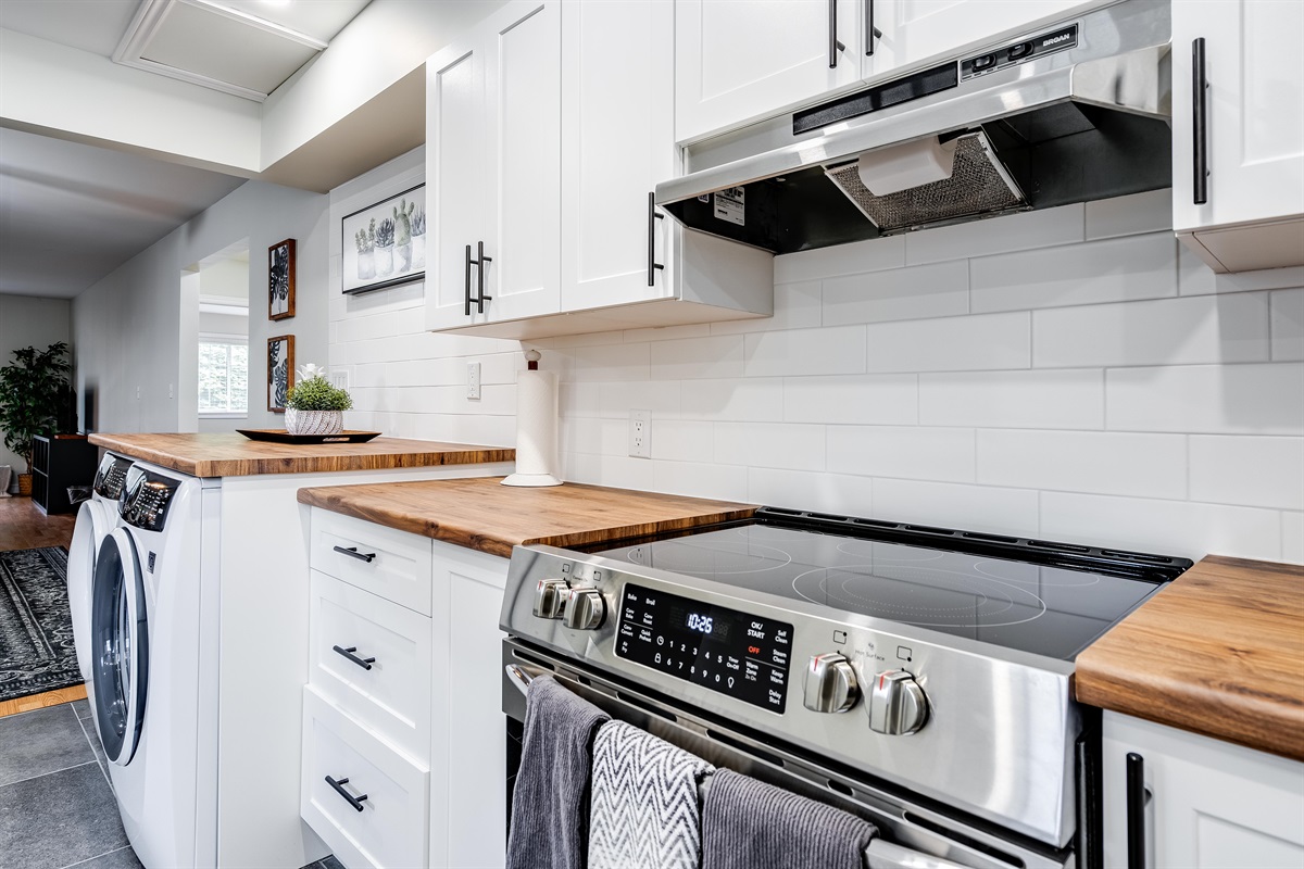 Kitchen/Laundry Room