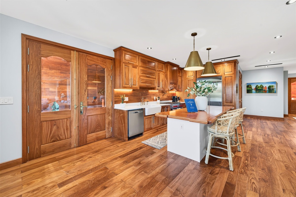 Kitchen | Rosewood Retreat | 2605 Palm Blvd, Isle of Palms, SC | IOP Escapes