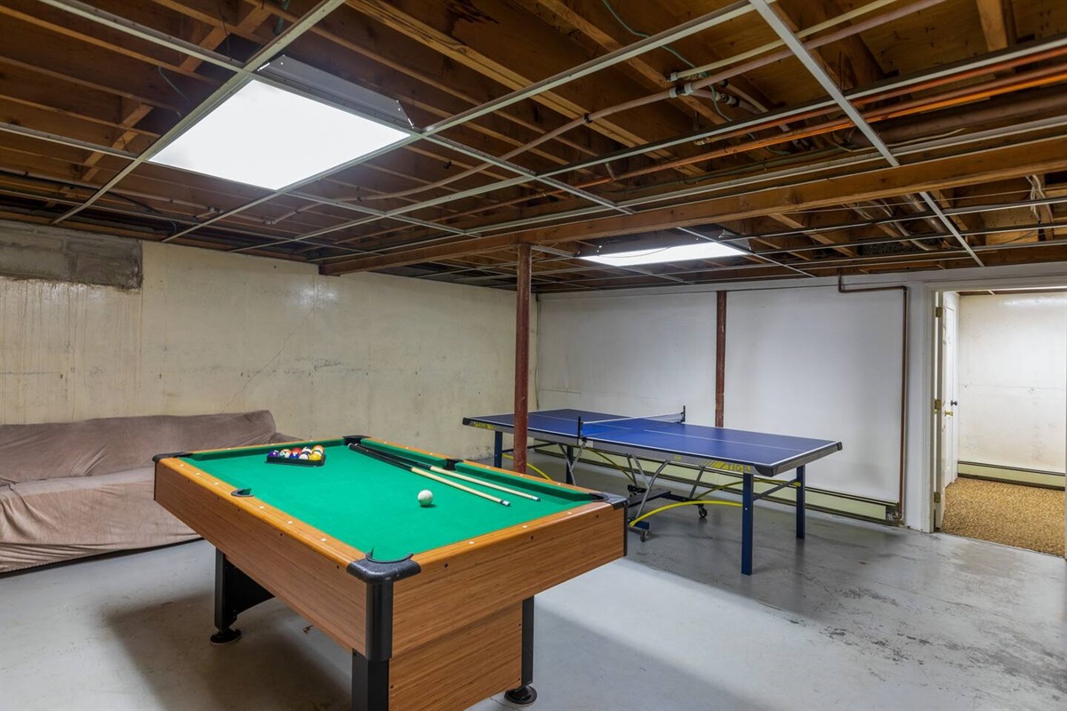 Basement BONUS Room.  Mini Pool Tale and Regular Ping Pong Table