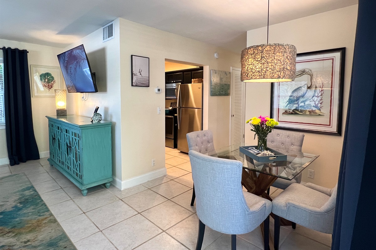 Unpack, stay a while:) Walk to Delray Beach from your own spacious 1 bedroom unit