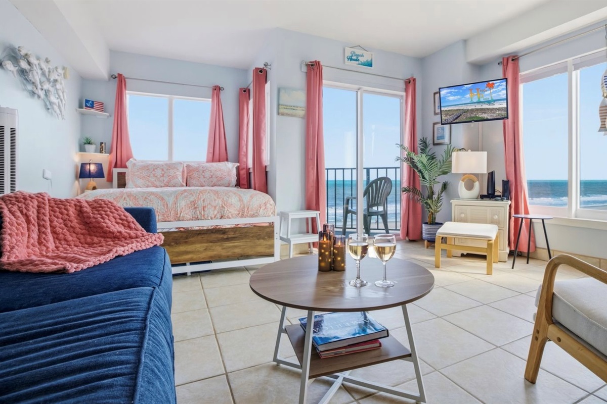 Gather around the table or relax on the sofa as oceanfront views fill the space with soft natural light. An intimate, elevated spot for slow mornings and easy evenings. ⭐