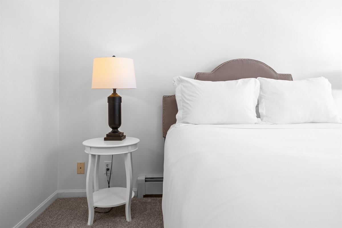 Bedroom 1 | Queensize Bed