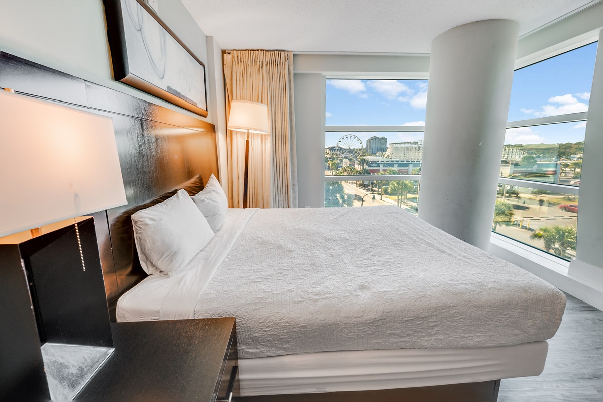 Stunning Bedroom Beautifully Decorated with Amazing Views (Room B)💫✨