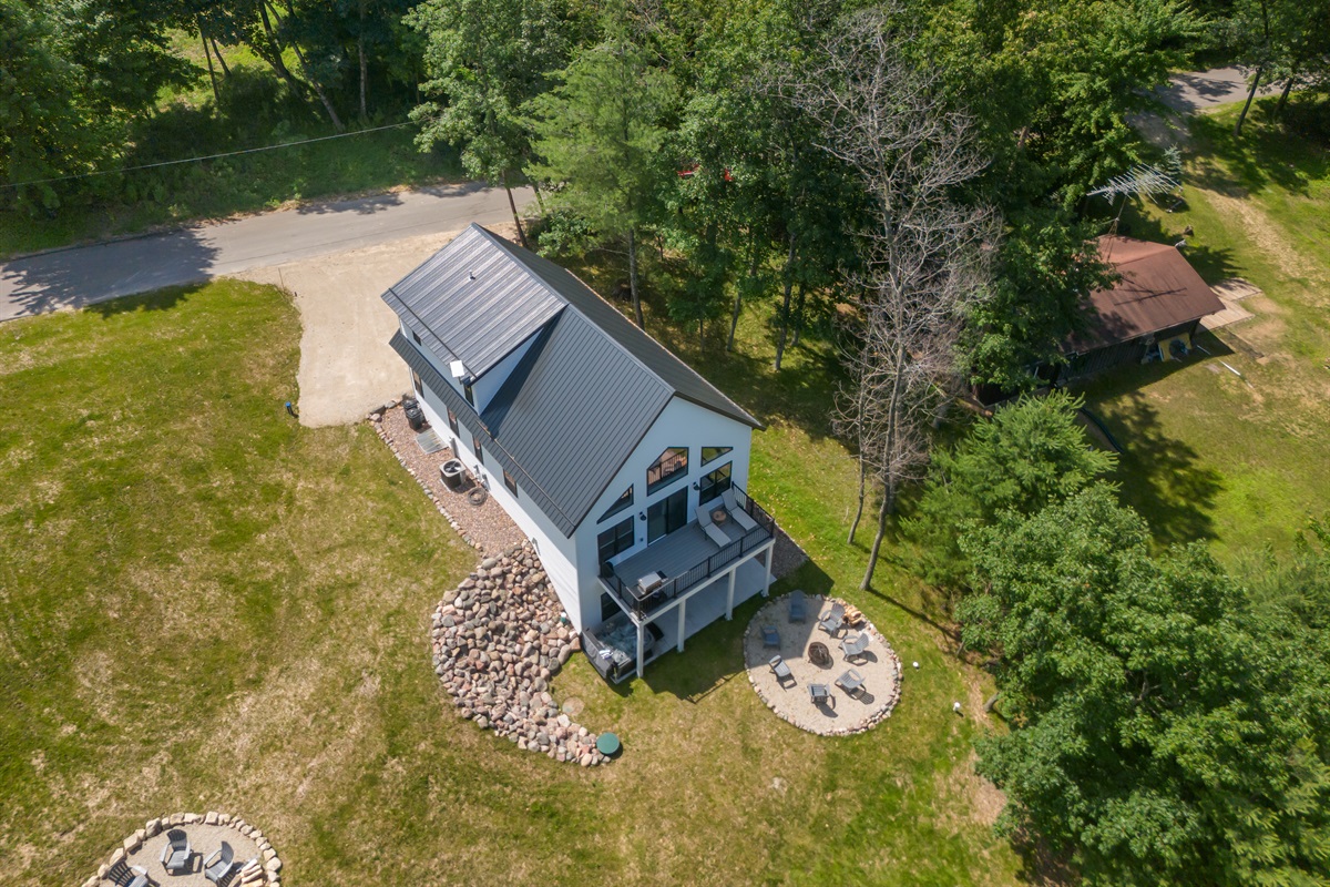 There’s no shortage of outdoor fun—gather around the fire pit, play a round of cornhole, cast a line off the pier, take a swim, or head out boating for the day