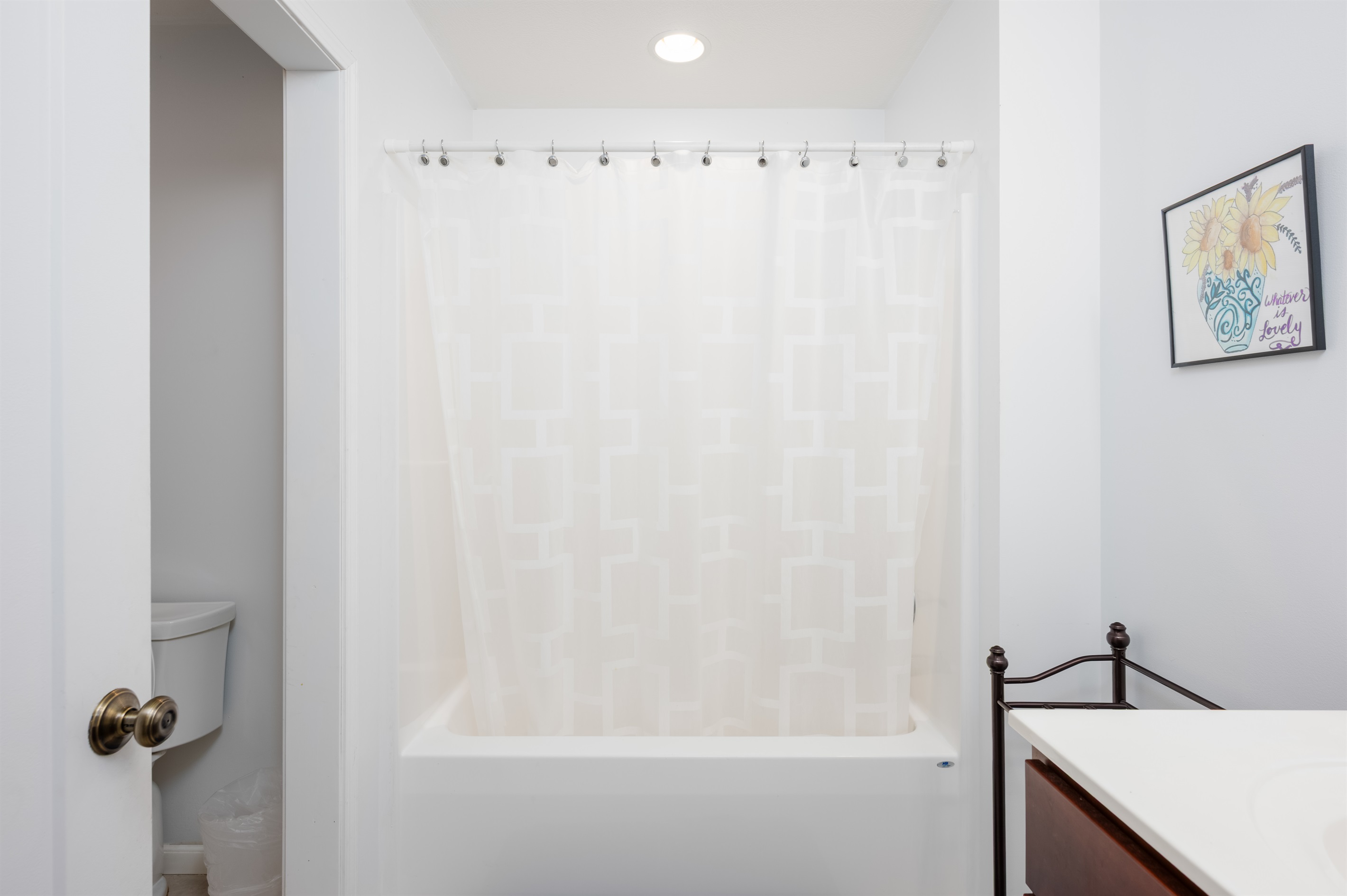 Full bathroom with tub/shower