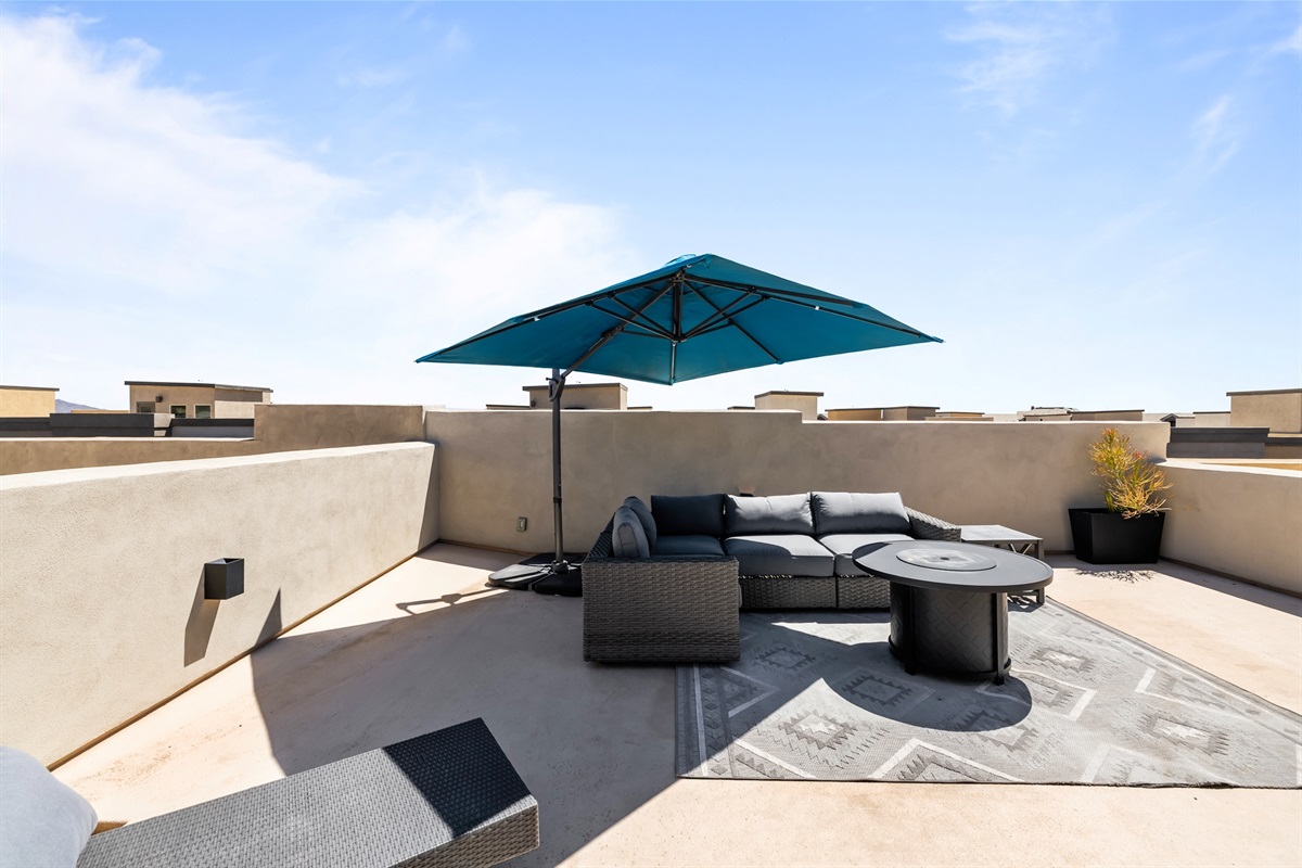 Luna Luxe Rooftop Retreat | 3BR • 2.5BA • Rooftop Deck — Luna Luxe Rooftop | 3BR • 2.5BA • Rooftop Deck, Scottsdale, Arizona — photo 23