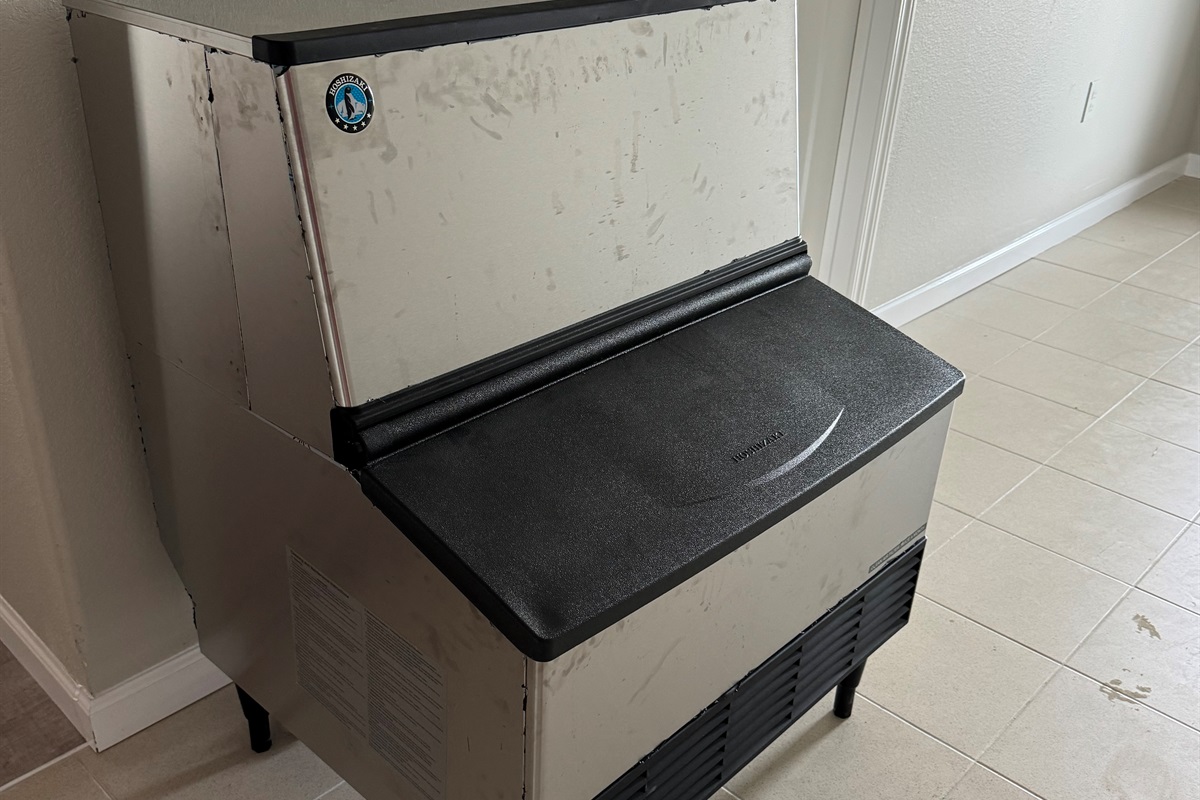 Community Room has an ice machine. Must bring your own cooler or bags for ice.