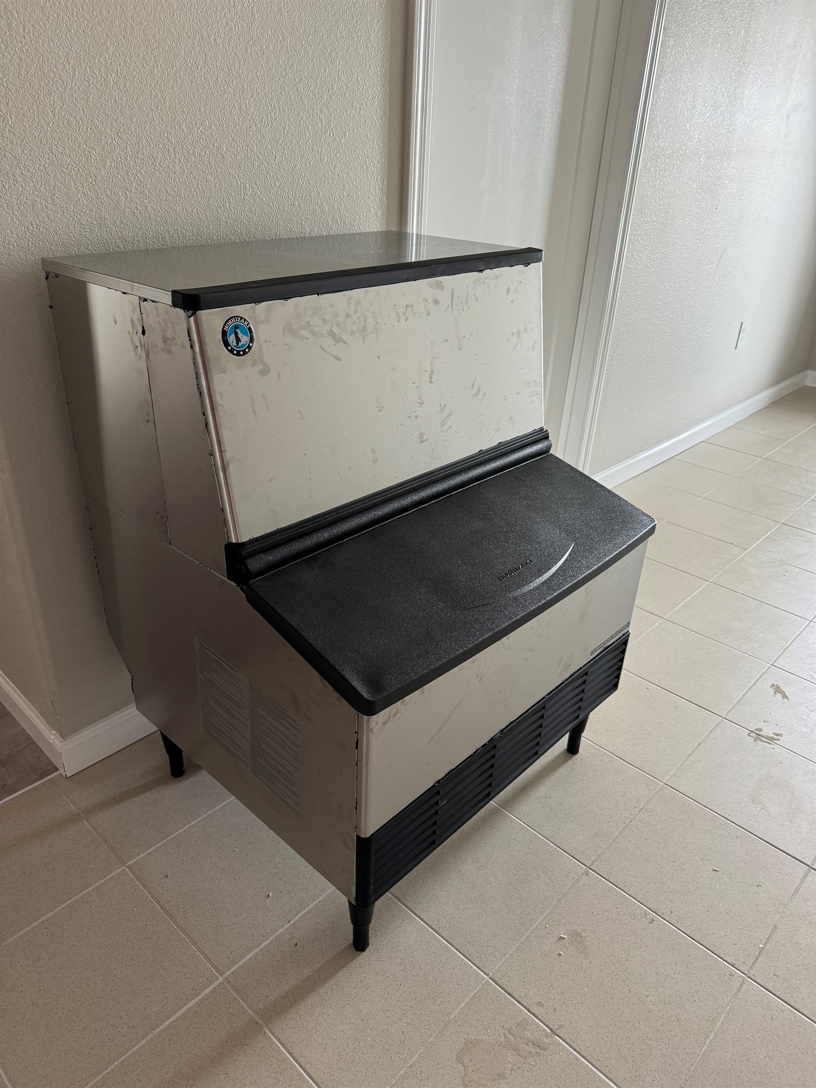 Community Room has an ice machine. Must bring your own cooler or bags for ice.