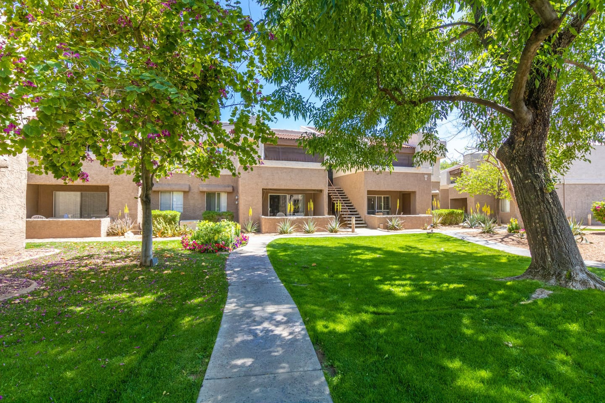 Paradise Pkwy Getaway in Phoenix + Pool — Paradise Pkwy Getaway in Phoenix + Pool, Phoenix, Arizona — photo 30