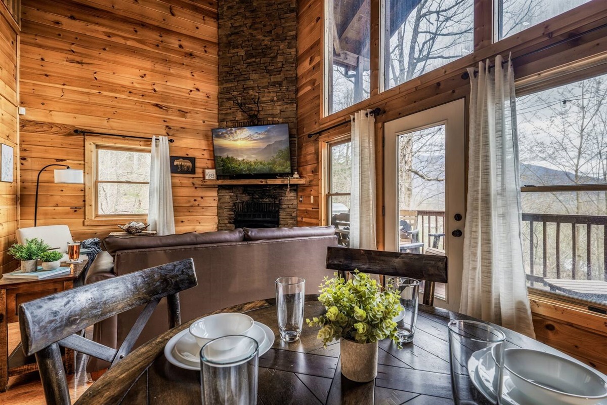 Perfect dining with beautiful mountain views.