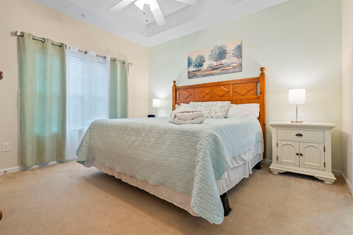 Master Bedroom with Queen Bed & Ensuite Bathroom