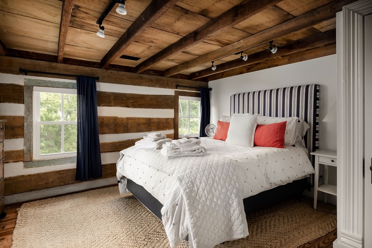 Bedroom 3, queen bed, mountain views