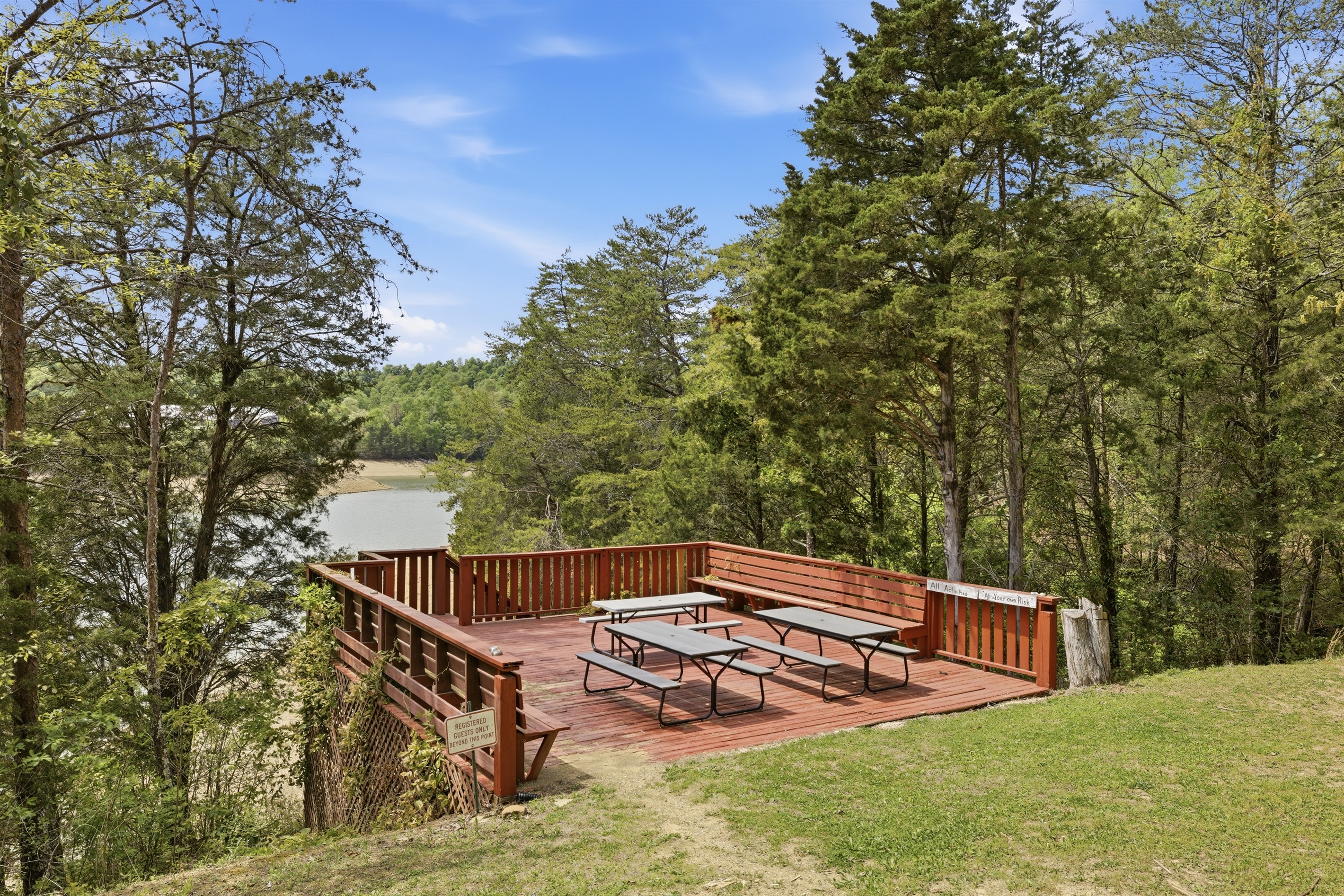 Large lower deck with lake view