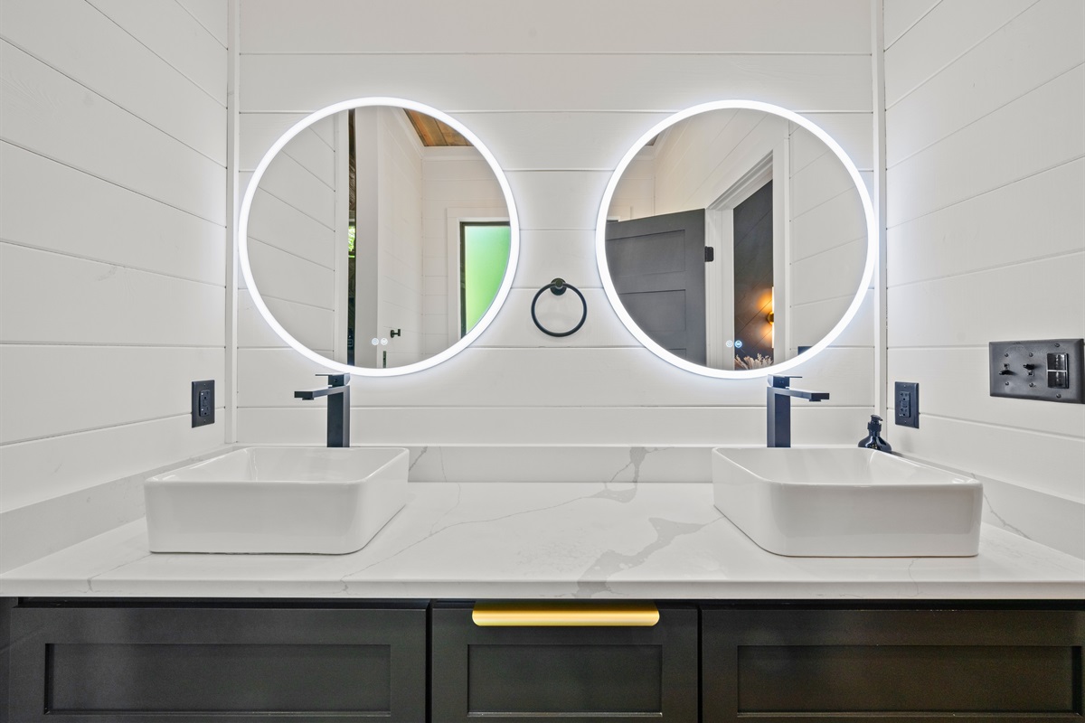Double vanities with plenty of counter space give everyone room to spread out while getting ready for a day exploring Broken Bow and Hochatown.