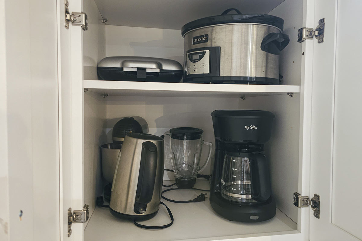 Fully equipped for culinary adventures with modern appliances at your fingertips!