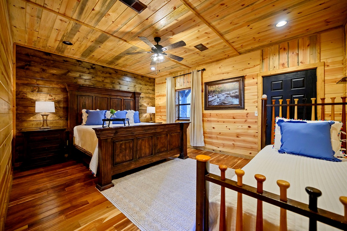 Spacious bedroom with a king bed + twin, perfect for families or friends 🛏️
