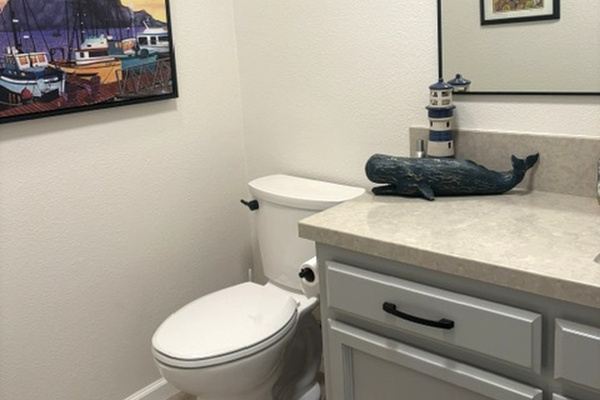 1/2 bathroom (toilet/sink)