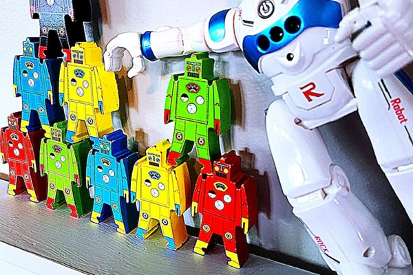 Howie SHOG's friends in the Monopoly room. The black robot can get a little rowdy when no one is visiting! 