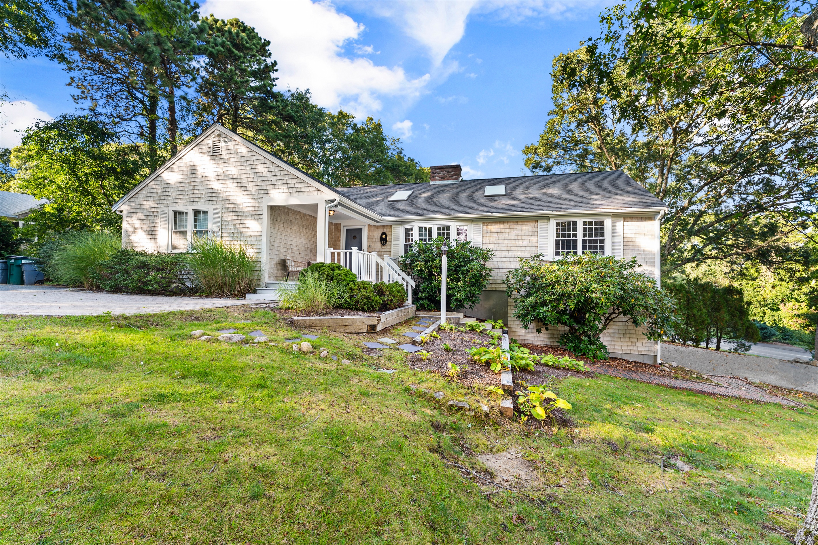 Our spacious driveway fits up to 10 cars for your convenience.