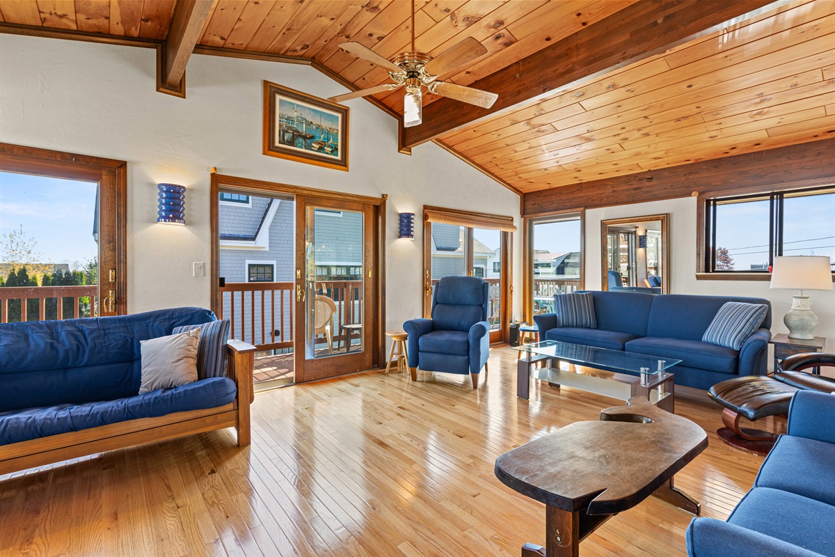 Hardwood floors and ceiling fan