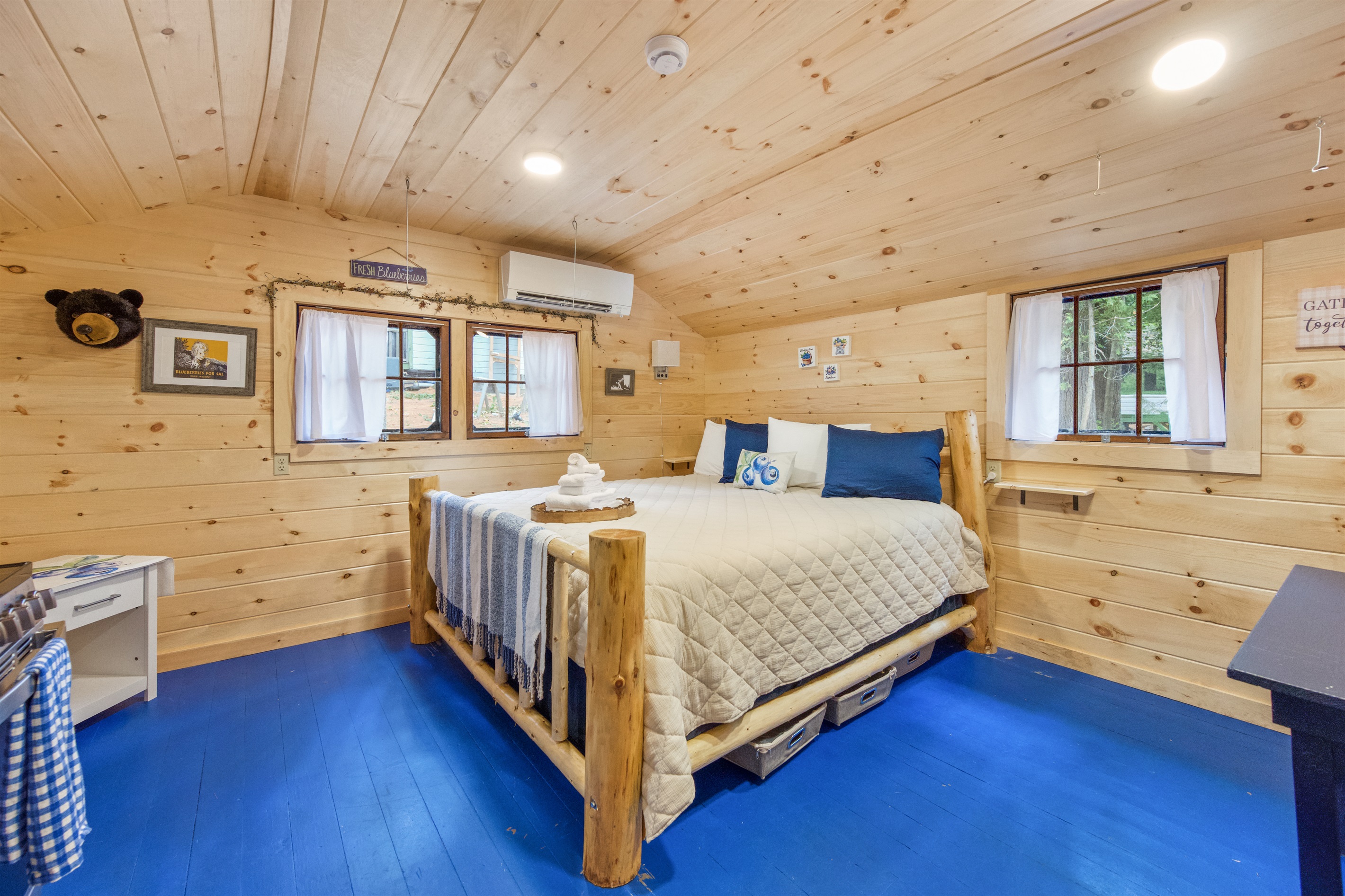 Queen bed, white linings and 3 windows