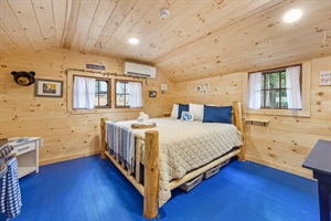 Queen bed, white linings and 3 windows