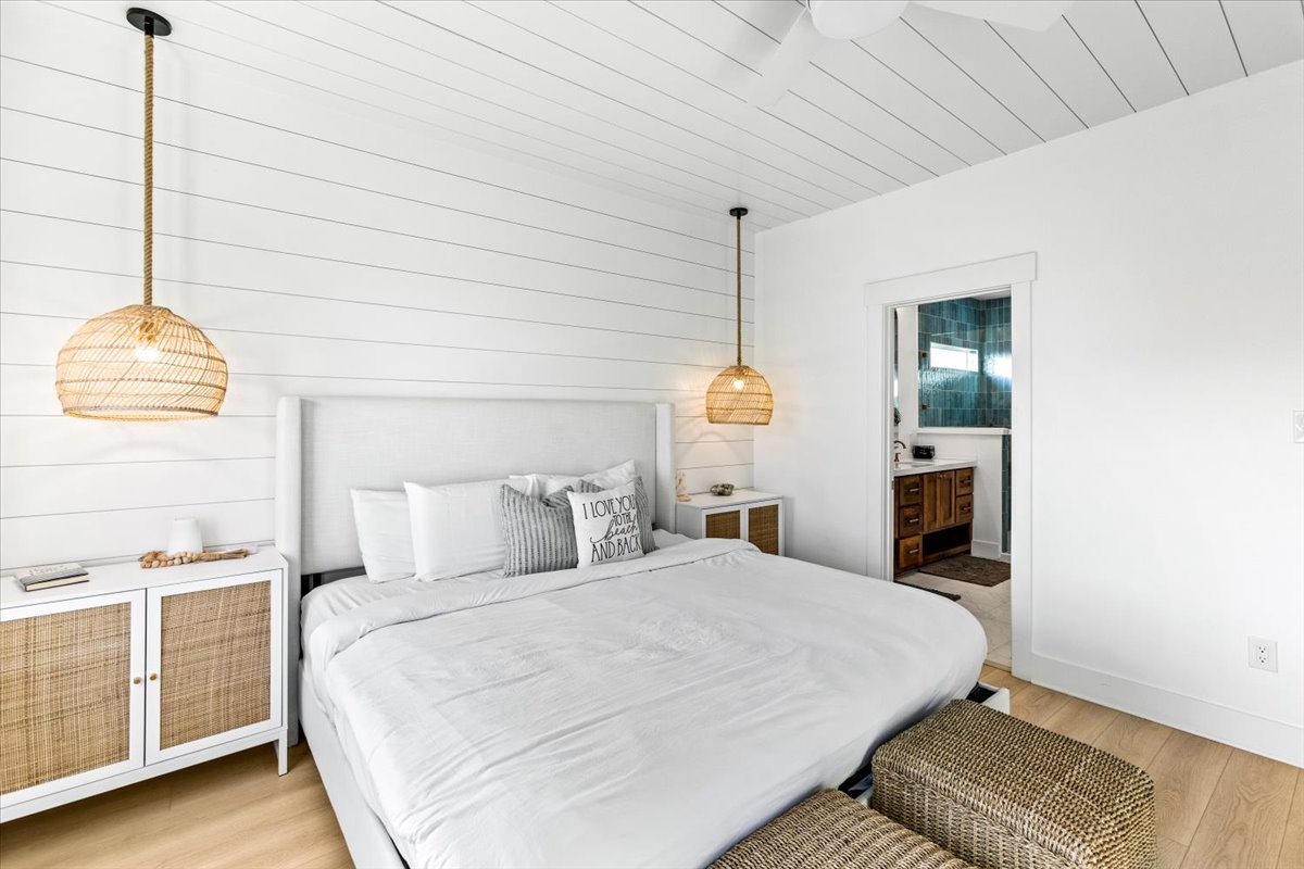 d17b75d860ce473eb22c03bd195f2686 Large | Beachhouse | Texas | TX | Vacation Homes | Galveston | Crystal Beach | Kokomo | Breezy Days | Beachfront Elegance | Sunrise Serenity | Southern Sands Property Management, LLC