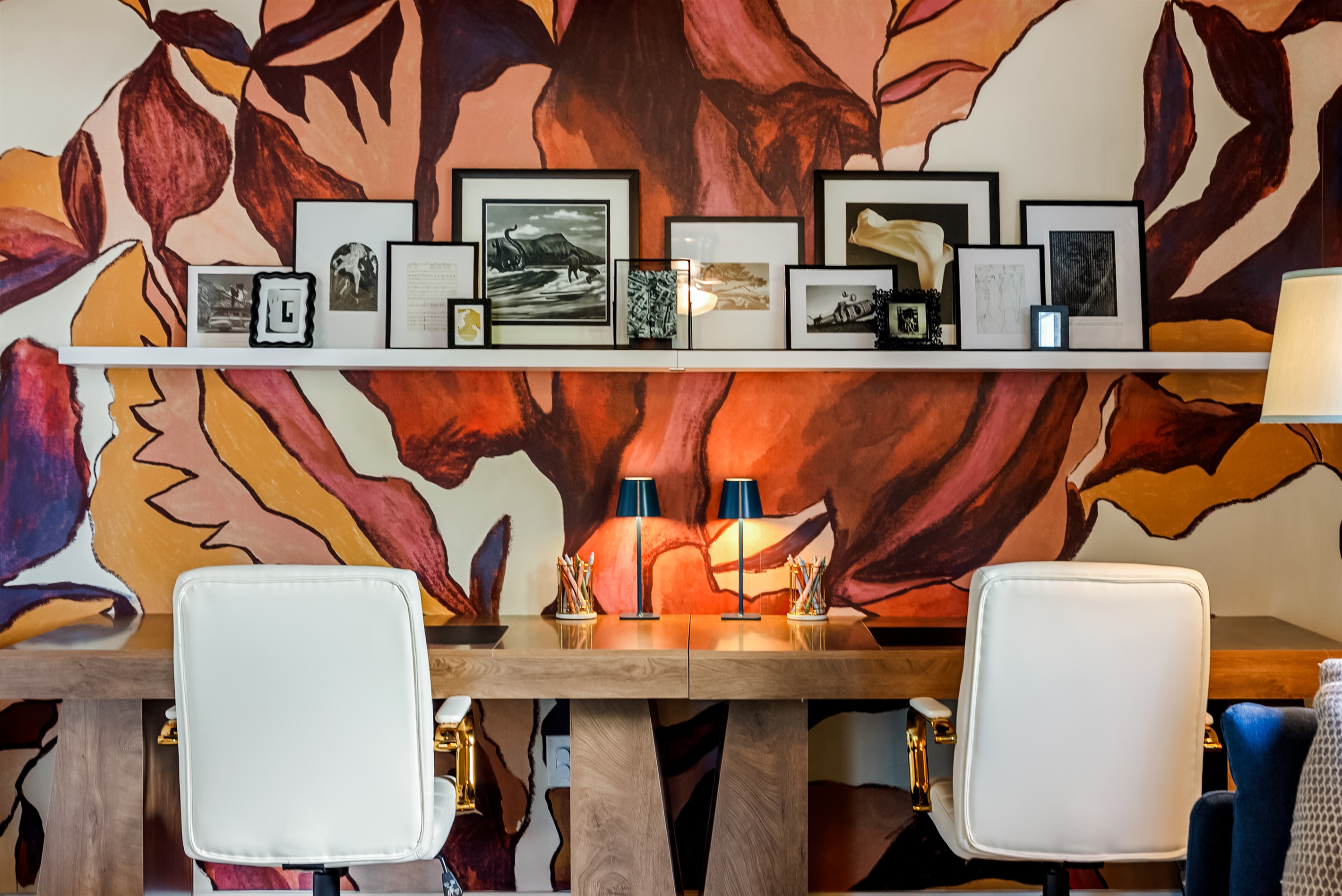 Upstairs loft with office space